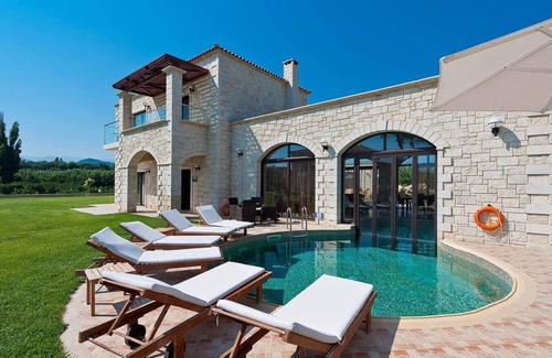 Platanias Town Villa | Platanias Villa, 4 BD, 4 BA, pool, 800m from sand