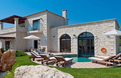 Platanias Town Villa | Platanias Villa, 4 BD, 4 BA, pool, 800m from sand