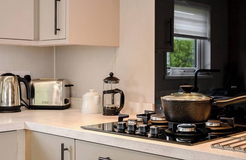 Mablethorpe Ski Chalet | Platinum Lakeview Lodge Sleeps 6