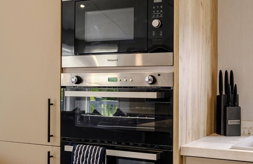 Mablethorpe Ski Chalet | Platinum Lakeview Lodge Sleeps 6