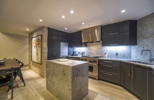Vail Condo | PLATINUM RATED LUXURY CONDO IN VAIL VILLAGE WITH AC AND SKI LOCKER NEXT TO LIFT