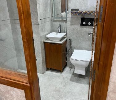 DLF Phase 3 House | Platinum Service Apartment DLF Phase 3 Cyber City