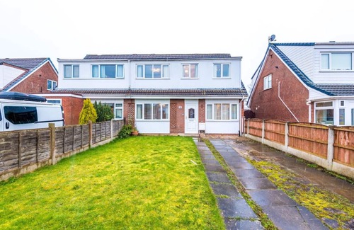 Wigan House | Platt House - 5 bedroom house, FREE WiFi, Parking, Smart TV in all rooms!