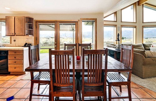 Desert Aire House | Play golf, watch a concert, or just relax by the river
