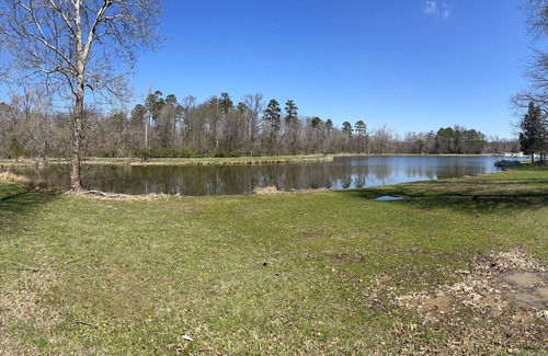 Carbondale RV Rental | PLAY PORT MARINA. Eclipse Hot Spot. Lake front campsite. North Lot parking.