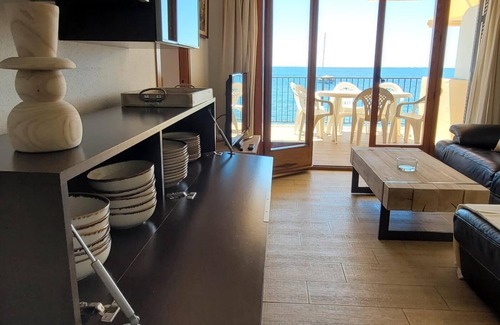 Calella de Palafrugell Apartment | PLAYA CANADELL MAR G seafront with terrace