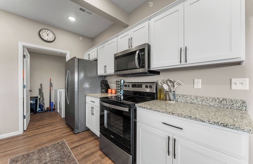 Branson West House | Playful Comfort Meets Ozark Autumn- Dog friendly, Step-free entry, and near SDC