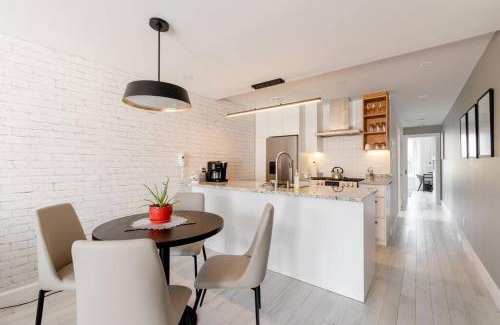 La Petite-Patrie Apartment | Plaza12 - StringLights, XL Terrace, restos & shops