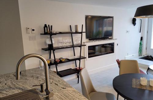 La Petite-Patrie Apartment | Plaza12 - StringLights, XL Terrace, restos & shops