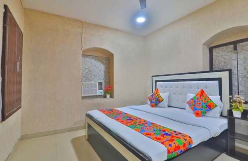 Varanasi Hotel | Pleasant 9-bedroom hotel in Varanasi with a serene atmosphere