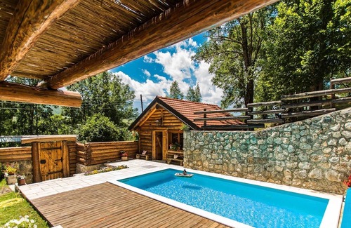 Municipality of Gracac Ski Chalet | Pleasant Chalet in Bruvno with Private Pool