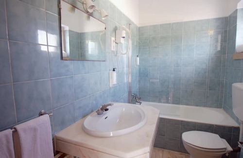 Praia das Macas House | Pleasant Stay! Beachfront, Pets are Welcome! Direct Access to Macas Beach!
