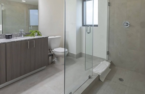 Doral Hotel | Pleasant Stay, Convenient Location! City View, Onsite Pool, Pets are Welcome!