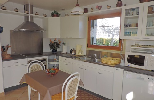Fouesnant Villa | Pleasant villa in the center of Beg Meil on enclosed garden - 3 bedrooms - Quiet