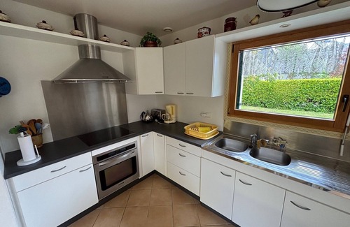 Fouesnant Villa | Pleasant villa in the center of Beg Meil on enclosed garden - 3 bedrooms - Quiet