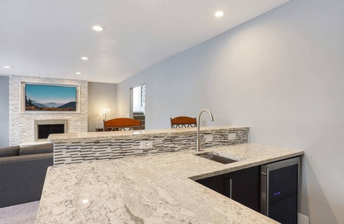 Richfield House | Pleasantly Beautiful Home l Wet Bar l Location