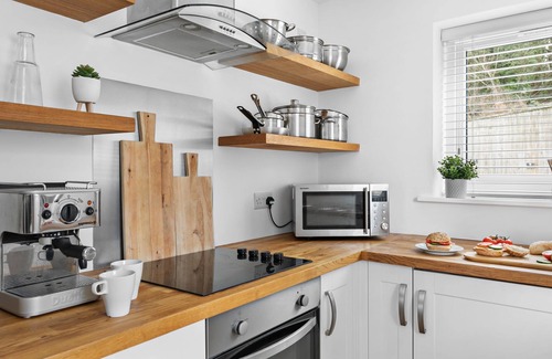 Brixham Apartment | Plover 1, The Cove - an apartment that sleeps 4 guests in 2 bedrooms