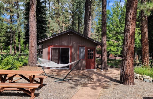 Plumas Eureka Estates House | Plumas Pines 2/2 + bonus room- Fireplace-Spa Tub - Remote Work- Weekly Discount