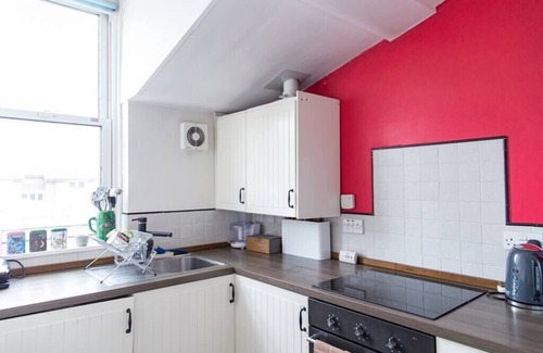 Coldharbour Apartment | Plush Stay for Four in Central Brixton