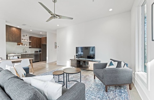 Palmetto Condo | Plutus' Playhouse