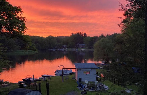 Hamlin Ski Chalet | Pocono LAKEFRoNT House: Lake VibeZ - Dock, Watercraft, Ski & Tubing Access