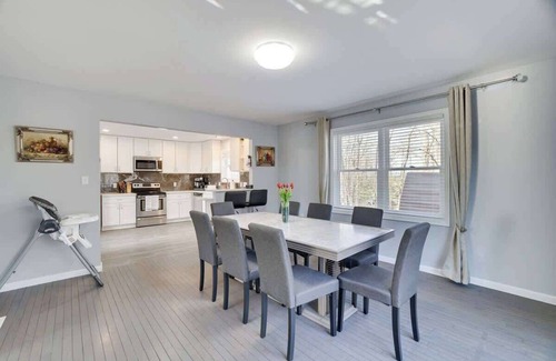 East Stroudsburg House | Pocono lakeside retreat - Pool Table - Fire pit