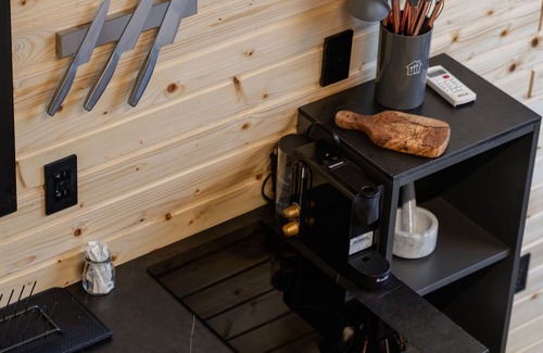 Scotrun Ski Chalet | Pocono Luxury Chalet Perfect Getaway for family with Fisfing, Paddle Boats