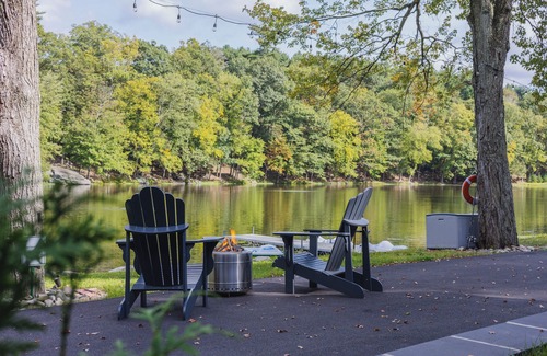 Scotrun Ski Chalet | Pocono Luxury Chalet Perfect Getaway for family with Fisfing, Paddle Boats
