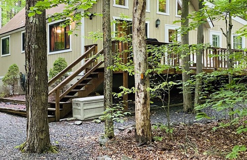 Thornhurst House | Pocono retreat, arrowhead lake beautiful chalet