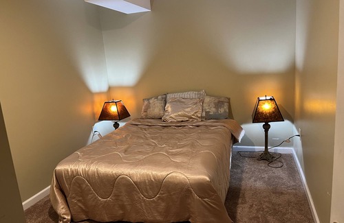 East Stroudsburg Apartment | Poconos Cozy 2-bedroom studio in East Stroudsburg with WiFi, AC, fitness room