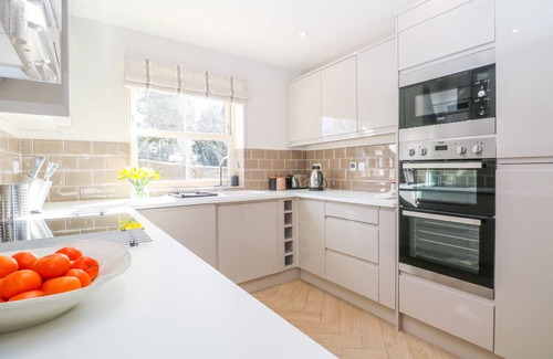 Bourton House | POETS CORNER, family friendly, with a garden in Bourton-On-The-Water