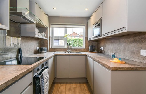 Rawcliffe House | Poets Corner sleeps 7 across 3 bedrooms.
