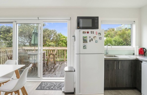 Mahurangi East House | Pohutukawa Paradise - Martins Bay Holiday Home