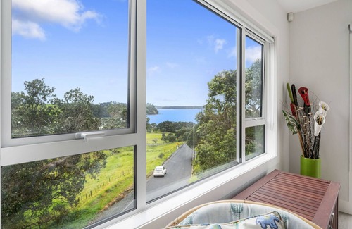 Mahurangi East House | Pohutukawa Paradise - Martins Bay Holiday Home