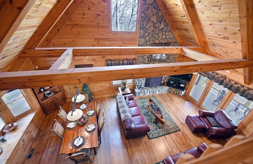 Ridges Over the Lake Cabin | Point of View-Amazing Views-Hot Tub- Pool Table- Wifi- Firepit