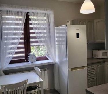 Zyrardow Apartment | Pokój z kuchnią i łazienką Żyrardów