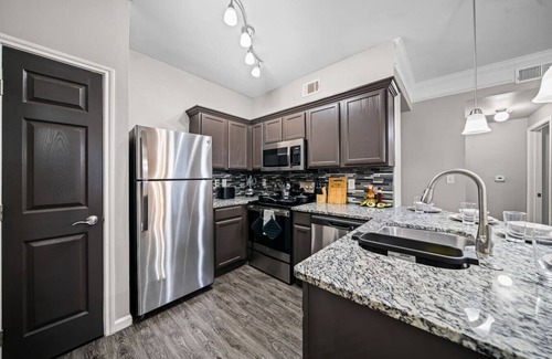Fossil Creek Apartment | Polished Stay 2BR 2BA Apartment with Pool Access