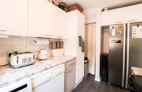 Cray Valley East Apartment | Polperro House - Stylish & Chic 2bed Hse