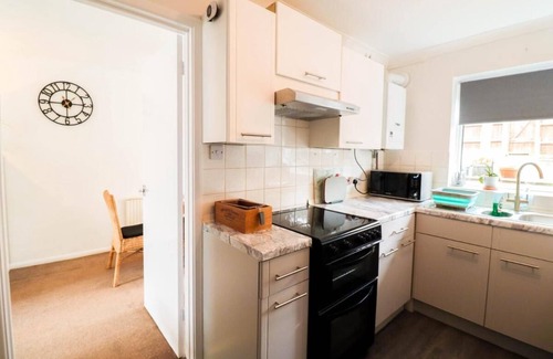 Cray Valley East Apartment | Polperro House - Stylish & Chic 2bed Hse