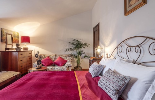 Magliano Sabina Other | Pomegranate Suite