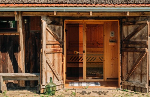 Luckow House | Pommernhaus Forsthaus Rieth on the lake, sauna, fireplace, rowing boat - large fenced-in area