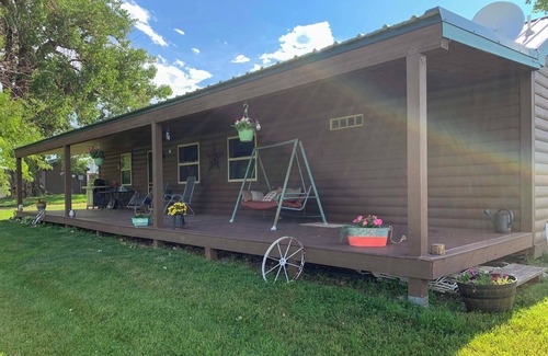 Pompeys Pillar Cabin | Pond Access & Deck: Peaceful Ballantine Getaway!