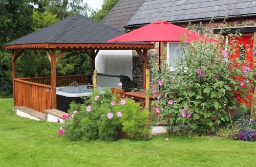 Llanllwchaiarn Cottage | POND COTTAGE, pet friendly, character holiday cottage in New Quay