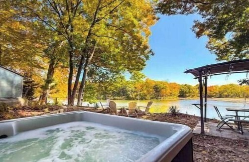 Merrimack House | Pond-Front Passive Solar Architectural House