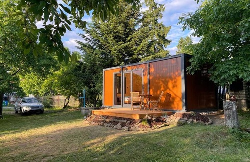 Dolni Laz Ski Chalet | Pond view tiny house with big patio and breakfast, rural