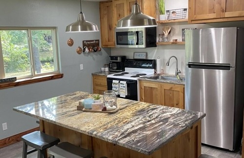 Kingston Cabin | Pond view!