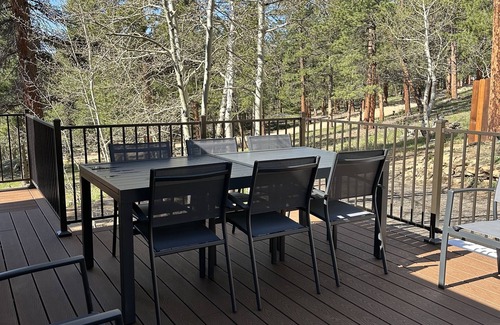 Allenspark House | Ponderosa Cabin is just Minutes from Rocky Mountain National Park and Wild Basin