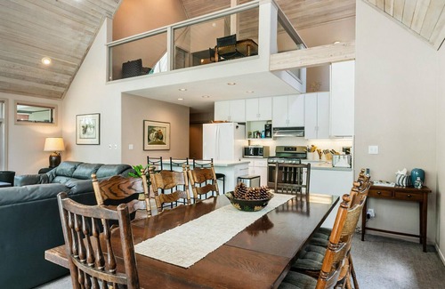 Truckee Cabin | Ponderosa Pine Escape