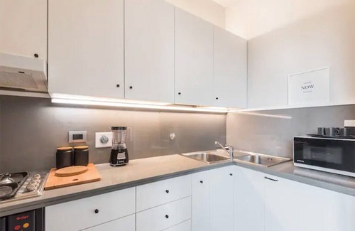 Oltrarno Apartment | Ponte Vecchio Suite with balcony on Arno river!