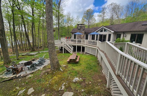 McHenry House | Pool, 6min to WISP, 10min to shopping; lakefront